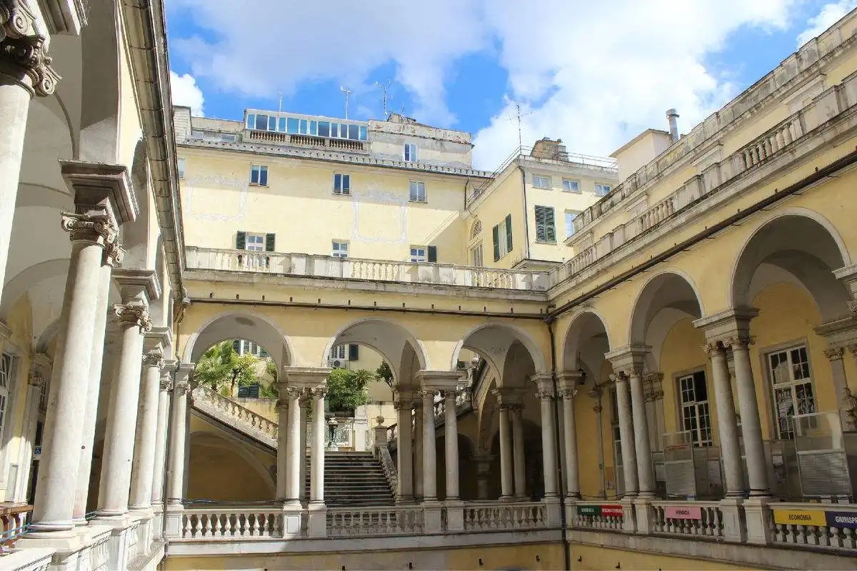 热那亚大学，欧洲最佳大学之一