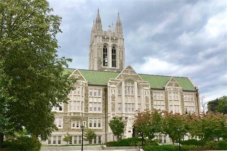 美国波士顿学院留学每年费用多少呢？